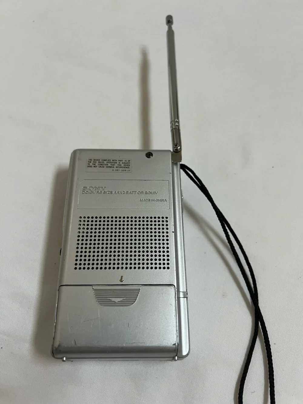 Sony Radio Transistor Pocket FM/AM Receiver Silver ICF-S10MK2 WORKING 2 AA